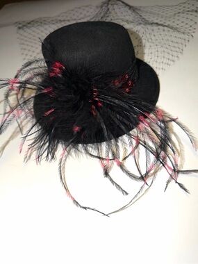 Classy Mini Wool Top Hat Fascinator w Red Sequins, Birdcage Veil & Feathers